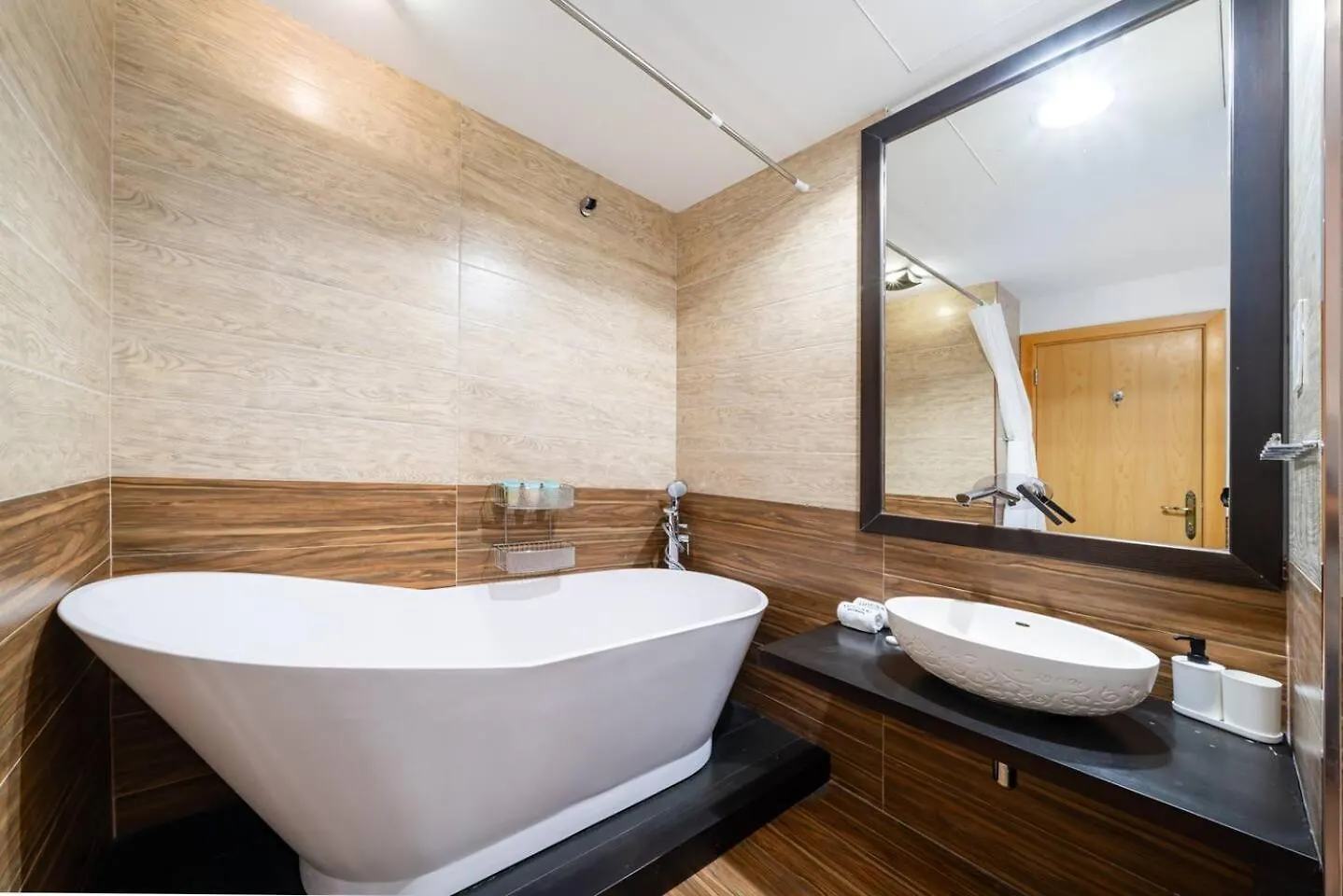 Spacious 3 Bed Plus Maids With Full Al Ain View Дубай Апартаменты