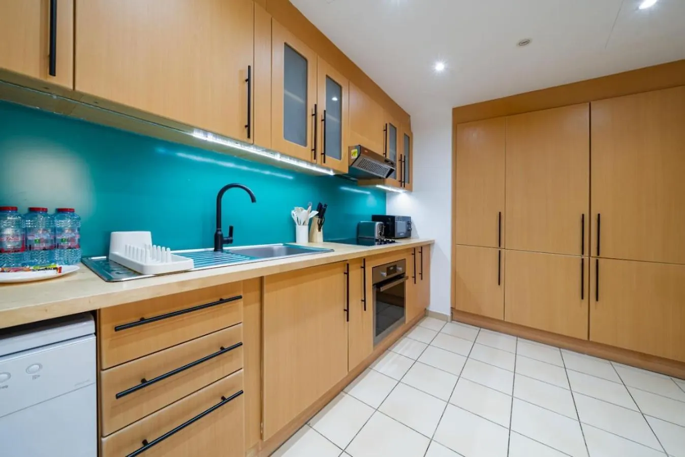 Апартаменты Spacious 3 Bed Plus Maids With Full Al Ain View Дубай