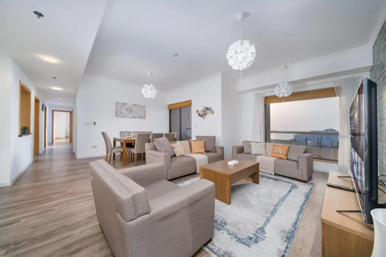 Spacious 3 Bed Plus Maids With Full Al Ain View Dubai Apartment